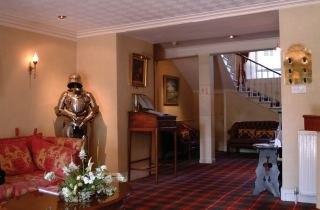 Hotel Fernie Castle