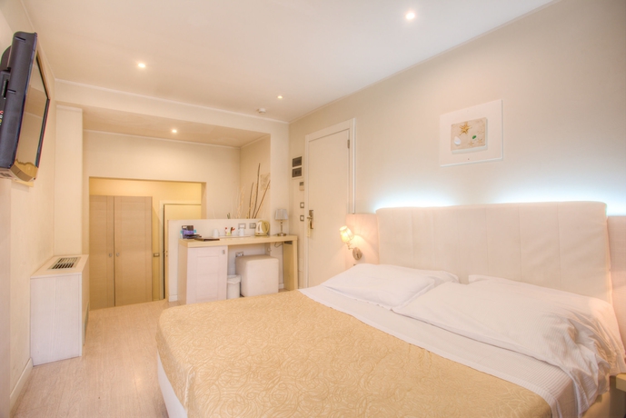Hotel Ferretti Beach Resort
