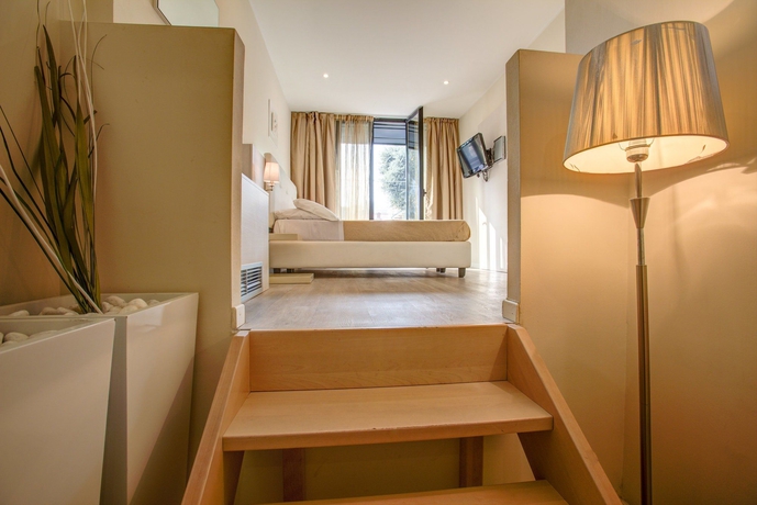 Hotel Ferretti Beach Resort