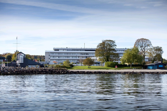 Hotel First Marina
