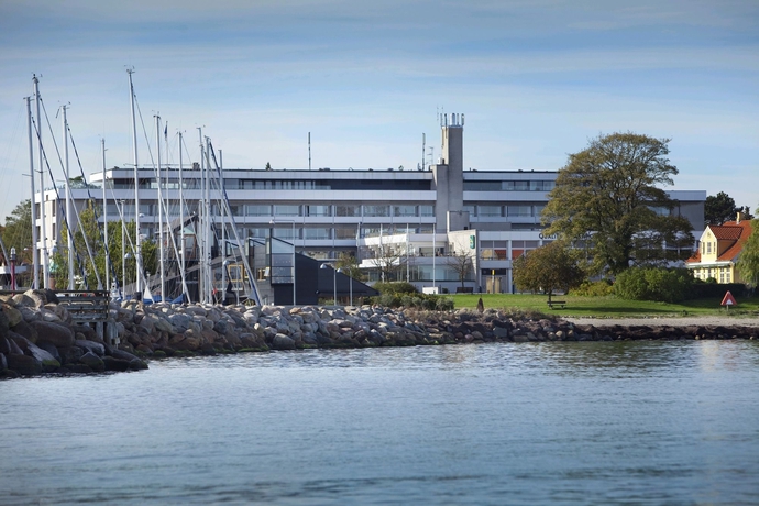 Hotel First Marina