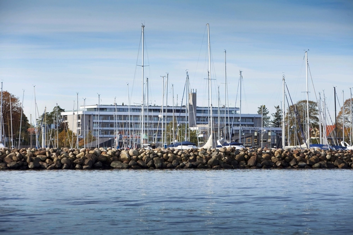 Hotel First Marina