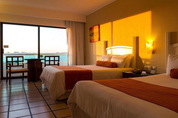 Hotel Flamingo Cancun Resort & Plaza
