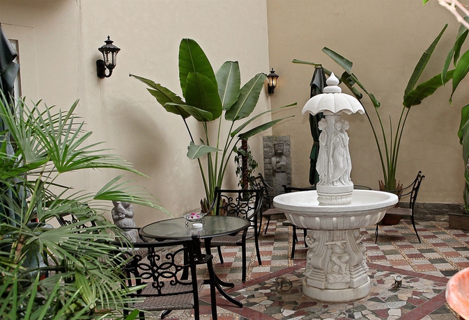 Hotel Flower Garden