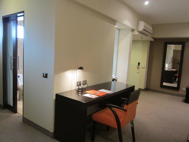 Hotel Foresta Hotel And Suites