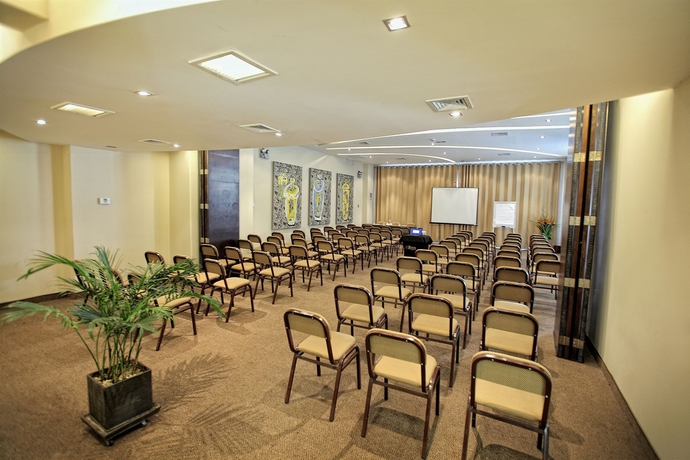 Hotel Foresta Hotel And Suites