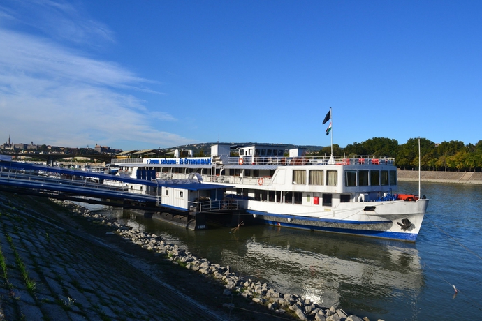 Hotel Fortuna Boat 