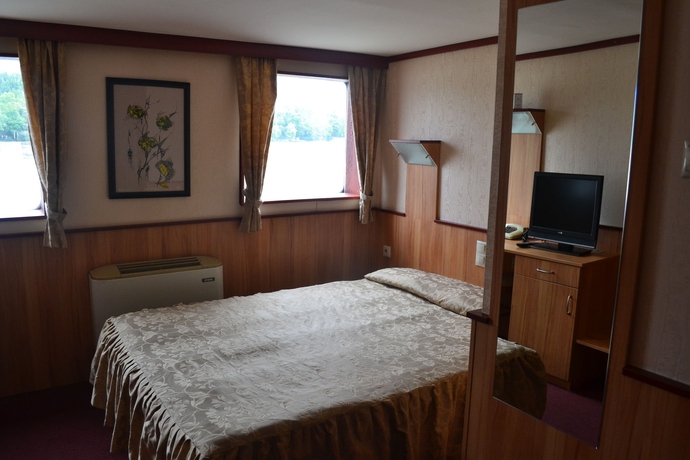 Hotel Fortuna Boat 