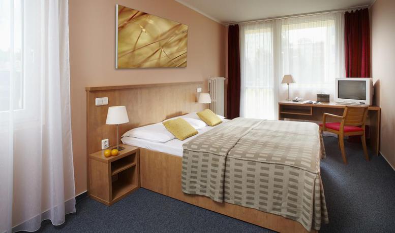 Hotel Fortuna West (ex Comfort Prague) 