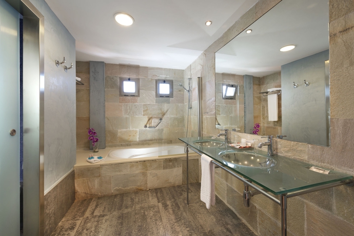 Hotel Geranios Suites