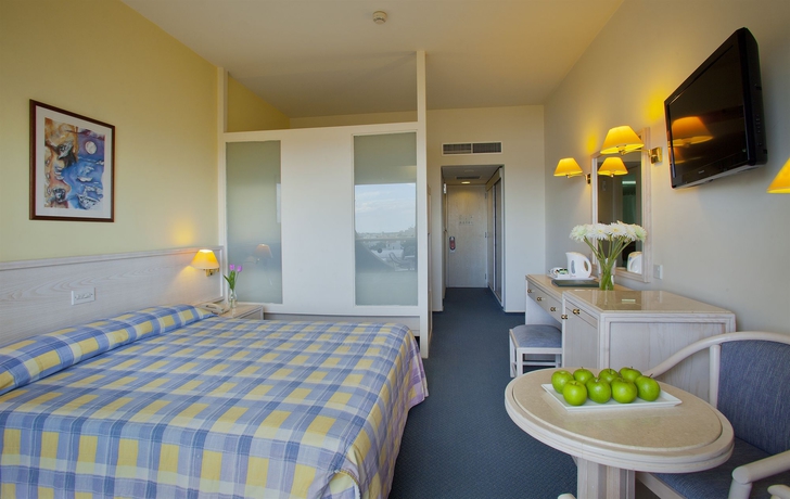 Hotel Golden Coast Beach
