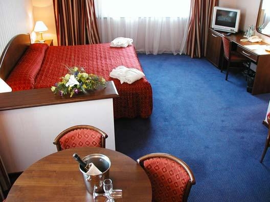 Hotel Golden Tulip Sky Gate
