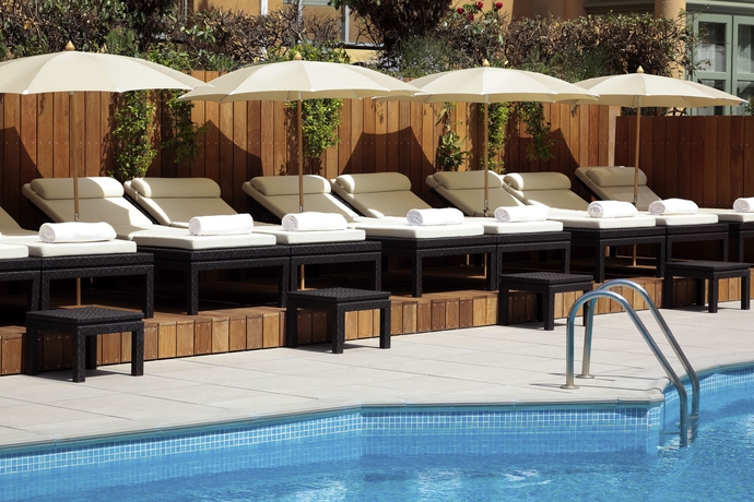 Hotel Grand Mercure Roi Rene