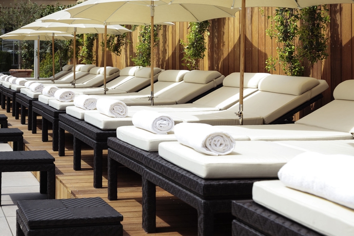 Hotel Grand Mercure Roi Rene