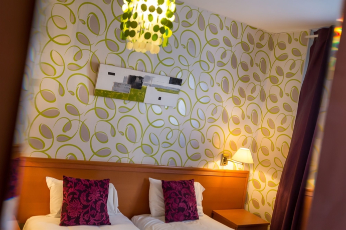 Hotel Grand Raymond IV