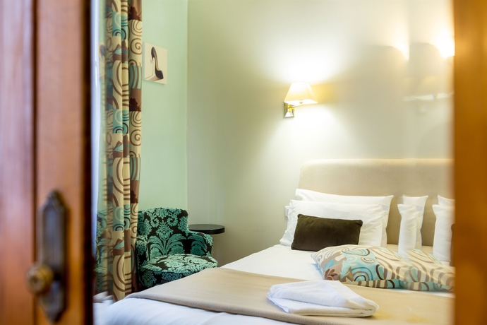 Hotel Grand Raymond IV