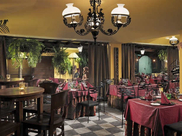 Hotel Green Garden Resort & Suites