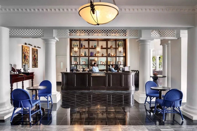 Hotel Half Moon