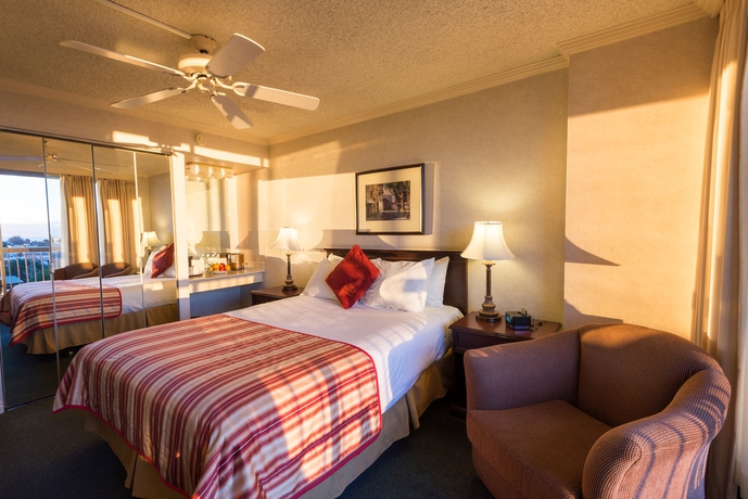 Hotel Harbour Towers & Suites