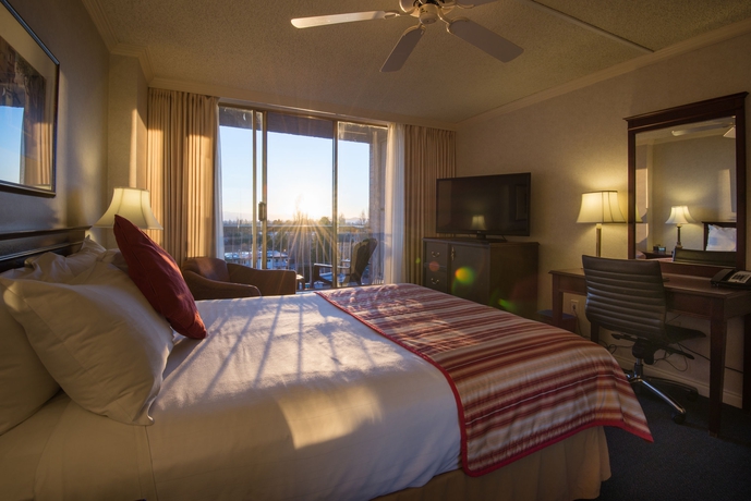 Hotel Harbour Towers & Suites
