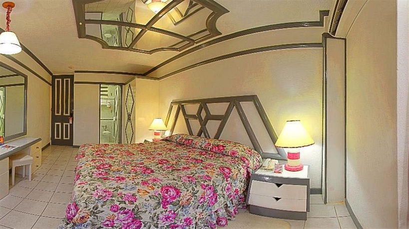 Hotel Hedonism II