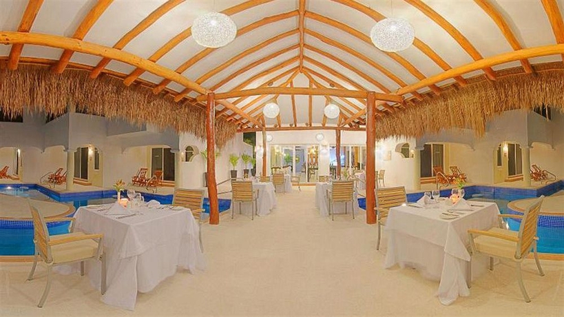 Hotel Hidden Beach Resort