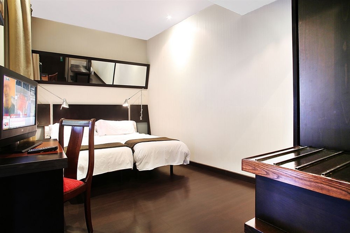 Hotel High Tech Avenida