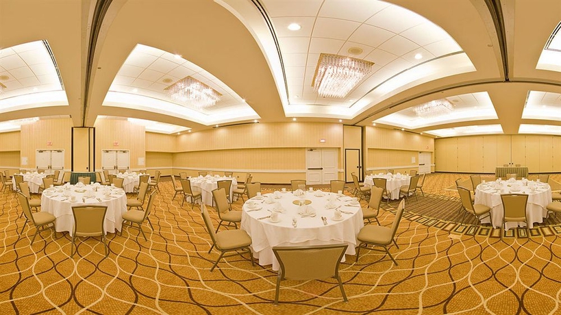 Hotel Holiday Inn & Suites