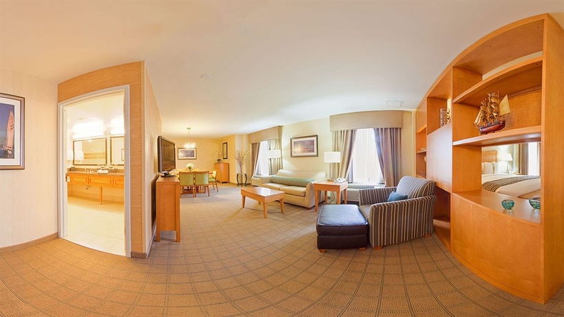 Hotel Holiday Inn & Suites