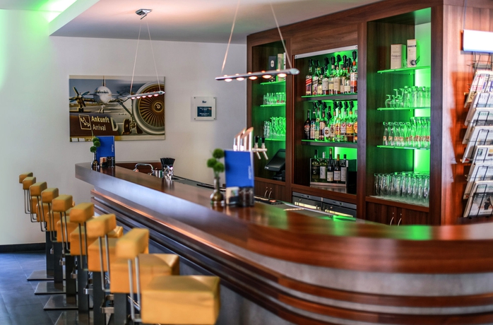 Hotel Holiday Inn Express Airport