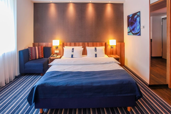 Hotel Holiday Inn Express Airport