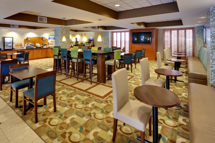 Hotel Holiday Inn Express N Suites S