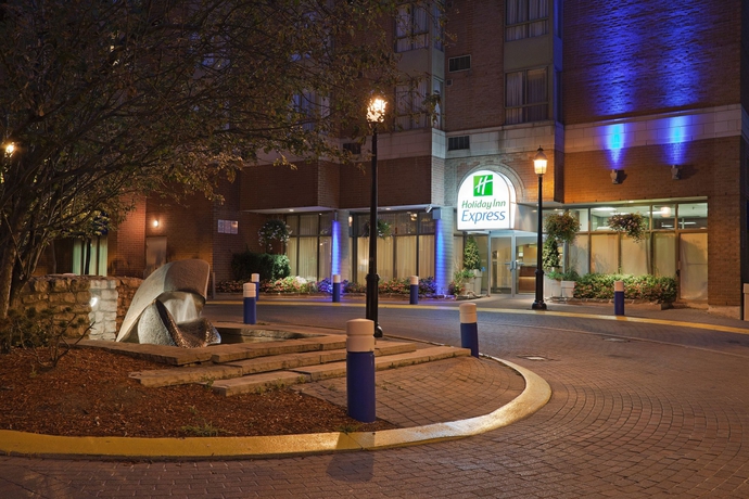 Hotel Holiday Inn Express Toronto Downtown