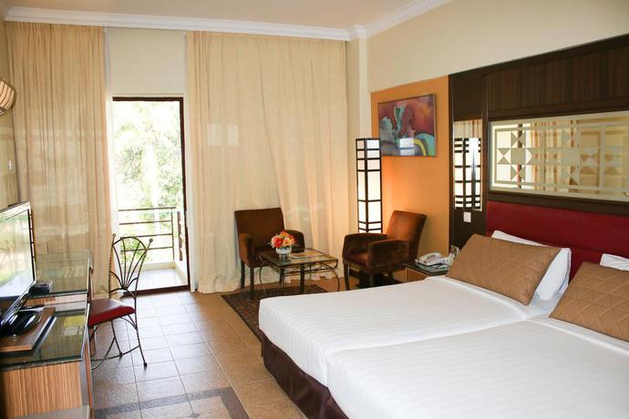 Hotel Holiday Villa Beach Resort & Spa