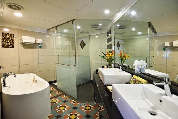 Hotel Holiday Villa Beach Resort & Spa
