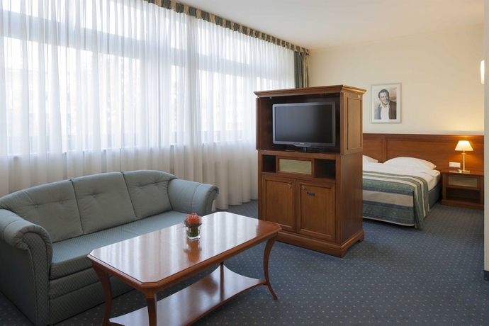 Hotel Hollywood Media