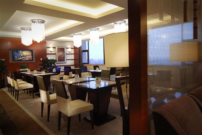 Hotel Howard Johnson Caida Plaza
