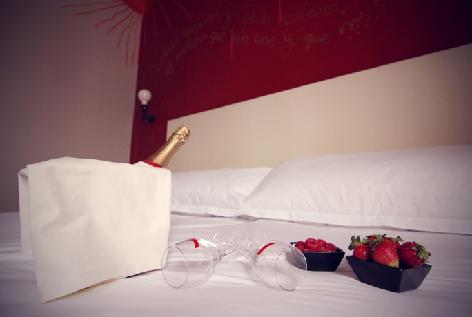 Hotel Husa Gran Puente Colgante