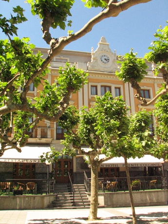 Hotel Husa Gran Puente Colgante