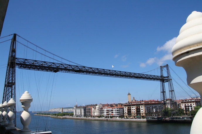 Hotel Husa Gran Puente Colgante