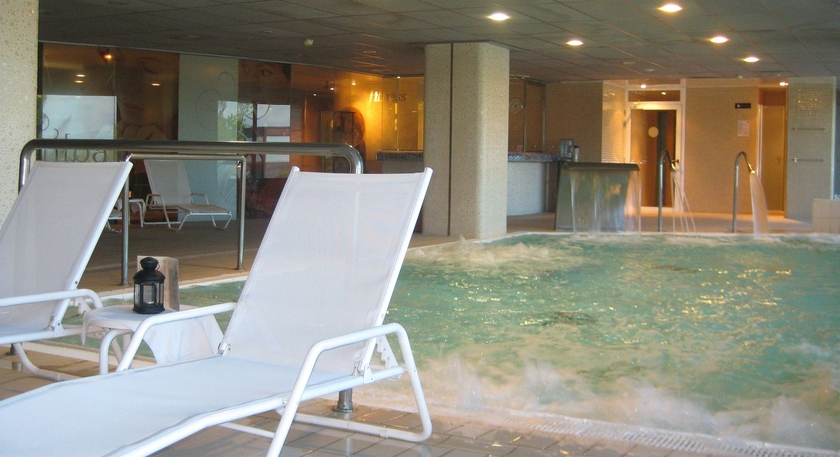 Hotel Husa Masia Bach (antes Barcelo Montserrat)