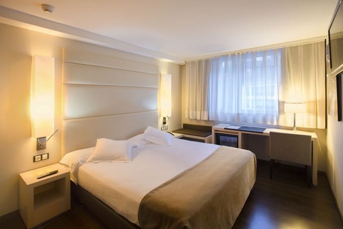 Hotel Husa Mola Park