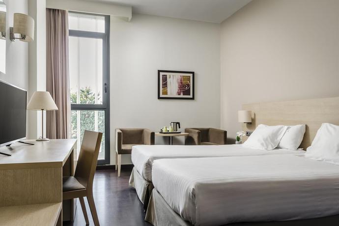 Hotel Husa Via Barcelona
