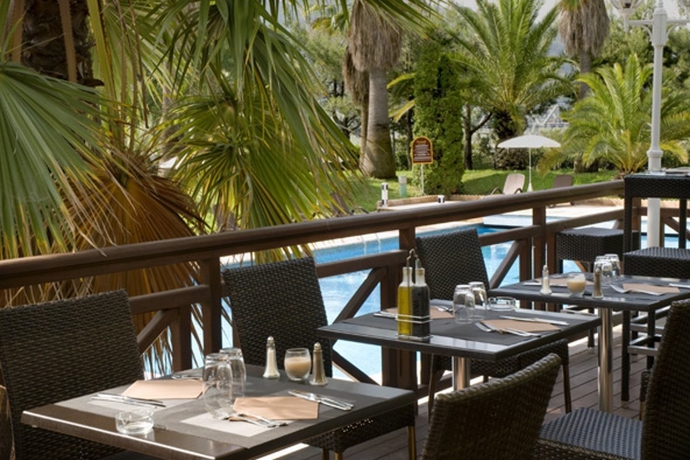 Hotel Kyriad Nice Carros