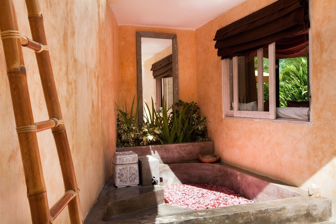 Hotel La Villa Mathis Bali