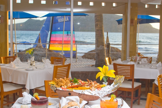 Hotel Las Flores Beach Resort