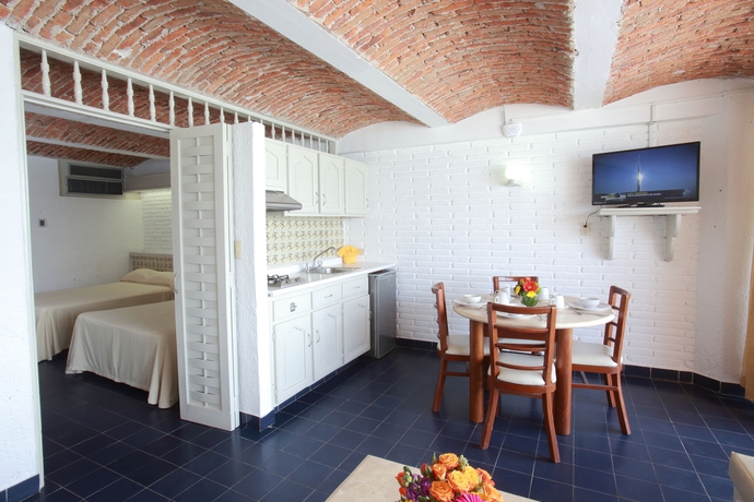 Hotel Las Flores Beach Resort