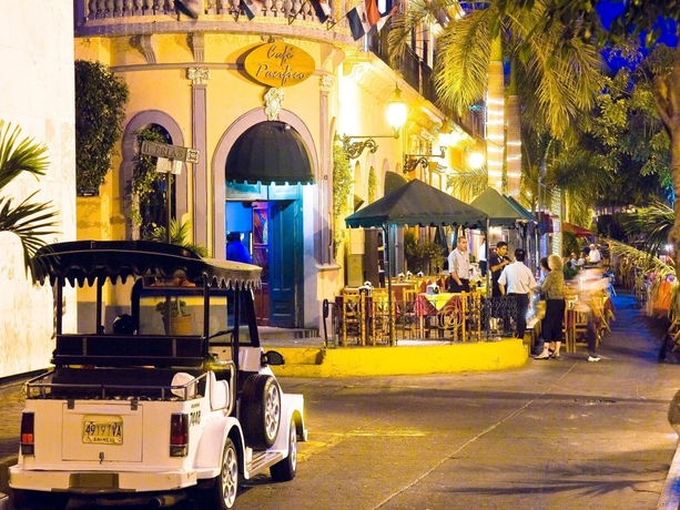 Hotel Las Flores Beach Resort