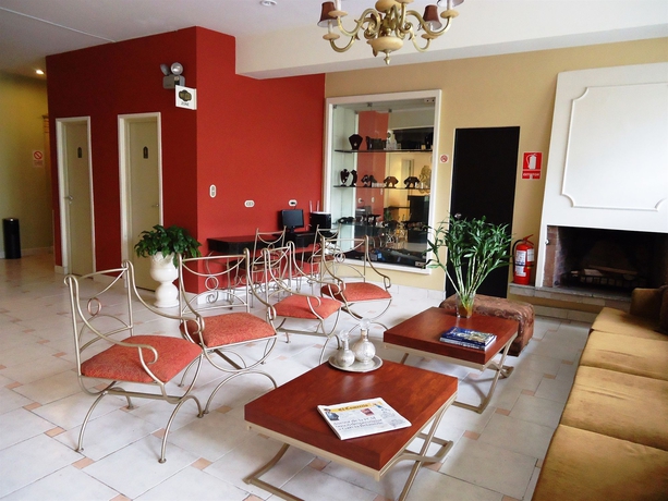 Hotel Leon De Oro & Suites