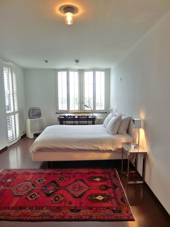 Hotel Lloyd & Cultural Embassy